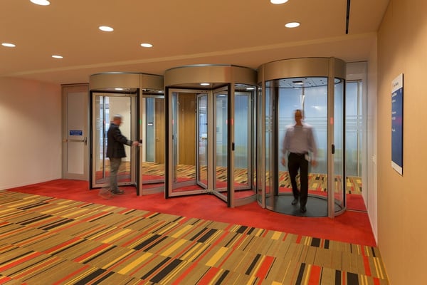 Security revolving doors and mantrap portals prevent tailgating and piggybacking